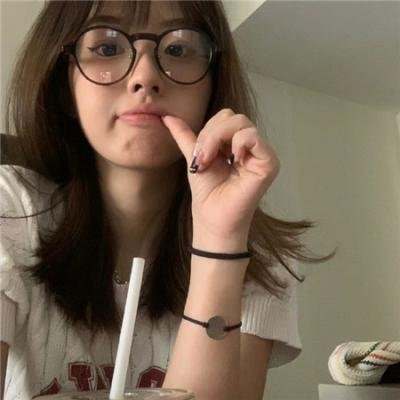 挎斗摩托车里的狗
